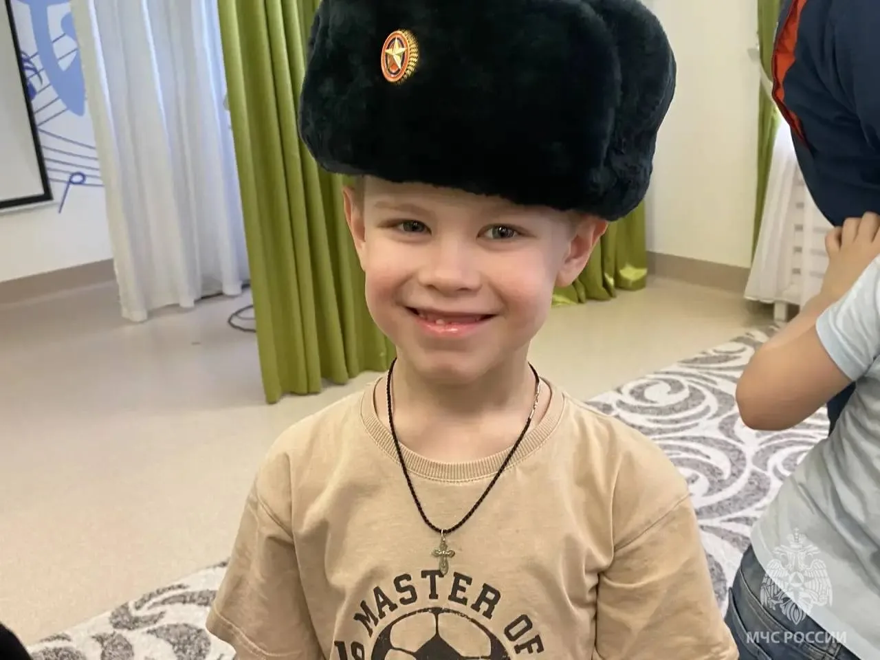 В гости к воспитанникам подготовительных групп «Искорка» и «Ручеёк» детского сада «Северное сияние» пришли сотрудники Молодёжного совета Главного управления - пожарные 1 пожарно-спасательной части города Салехарда В гости к воспитанникам подготовительных групп «Искорка» и «Ручеёк» детского сада «Северное сияние» пришли сотрудники Молодёжного совета Главного управления - пожарные 1 пожарно-спасательной части города Салехарда