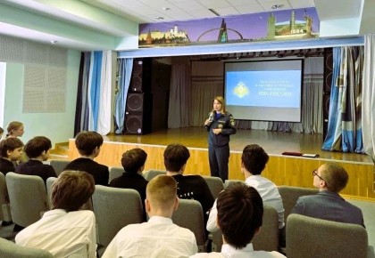 Для учащихся 9–10 классов города Муравленко прошли лекциибеседы по профориентации