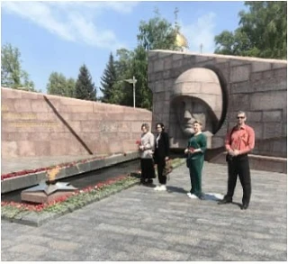 Сотрудники ТУ Росимущества в Вологодской области приняли участие в традиционной церемонии возложения цветов в память о героях ВОВ Сотрудники ТУ Росимущества в Вологодской области приняли участие в традиционной церемонии возложения цветов в память о героях ВОВ