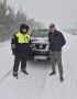 Губкинские автоинспекторы оказали помощь водителю на автодороге