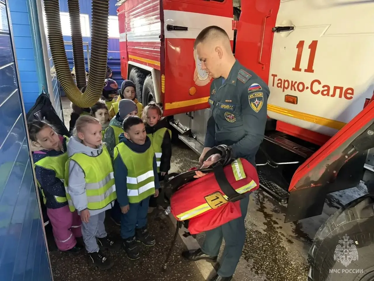 Будущие спасатели в гостях у пожарных! Будущие спасатели в гостях у пожарных!
