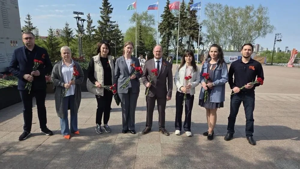 Сотрудники ТУ Росимущества в Вологодской области приняли участие в традиционной церемонии возложения цветов в память о героях ВОВ Сотрудники ТУ Росимущества в Вологодской области приняли участие в традиционной церемонии возложения цветов в память о героях ВОВ