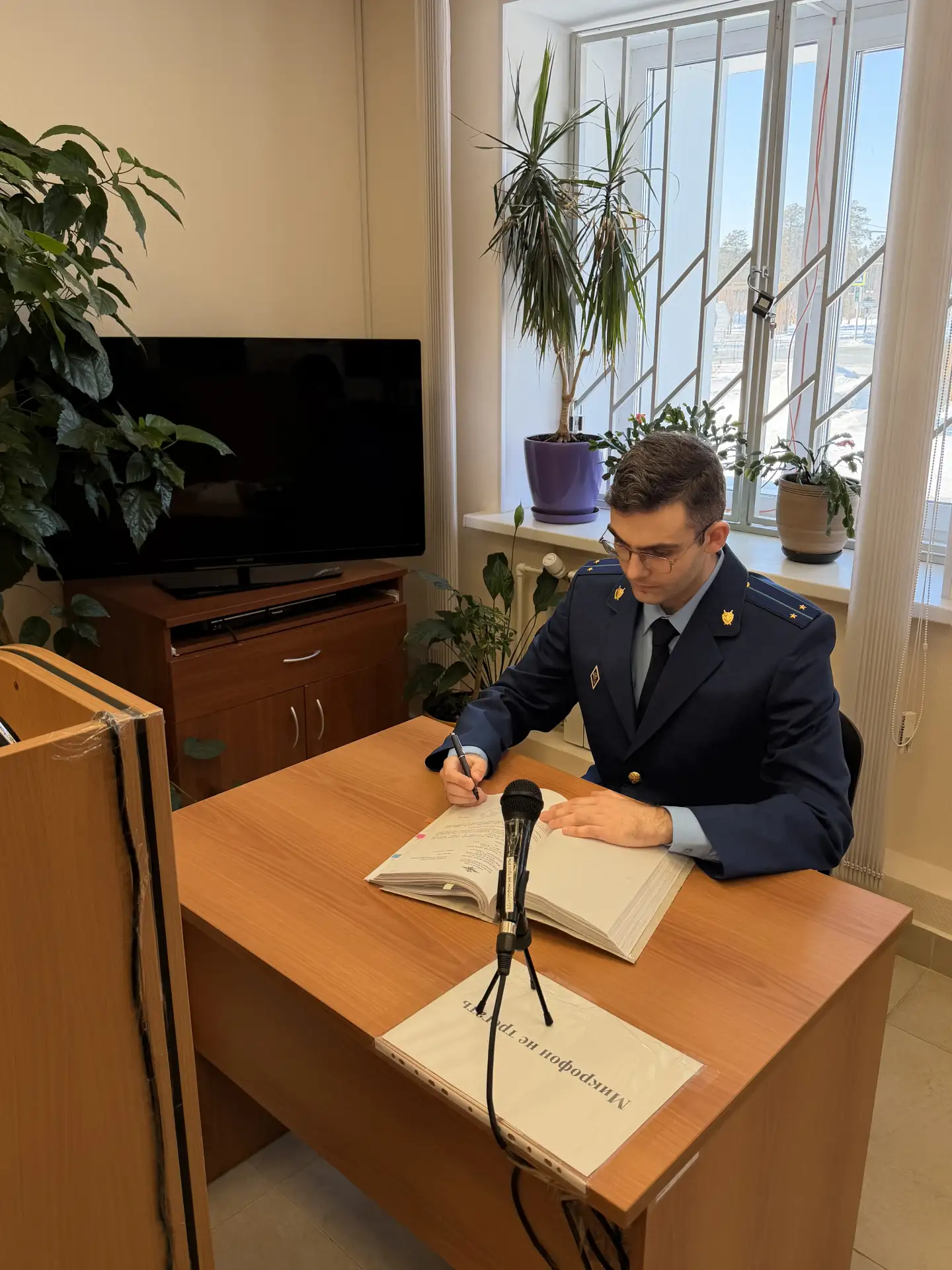 После вмешательства прокуратуры Губкинского с дроппера в пользу пенсионера взыскано неосновательное обогащение