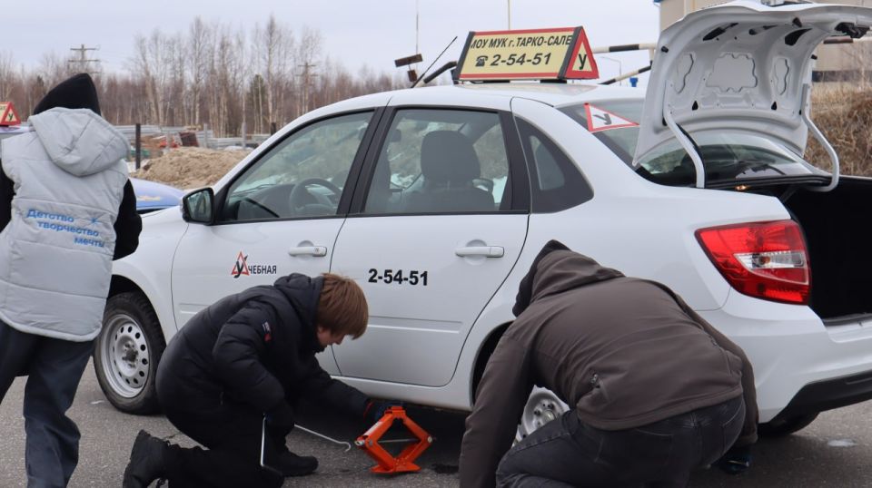 В Тарко-Сале прошёл районный этап конкурса по автомногоборью В Тарко-Сале прошёл районный этап конкурса по автомногоборью