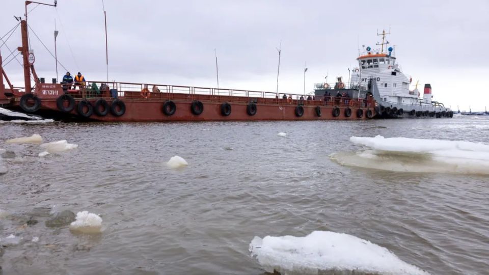 Паромы возвращаются на переправу