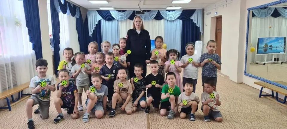 Сотрудники Госавтоинспекции «Тазовское» провели профилактическое занятие в детском саду «Теремок» в рамках акции «Внимание — Дети!»