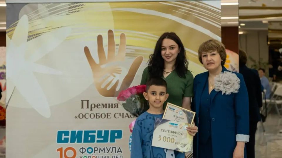 В Муравленко наградили семьи, воспитывающих особенных детей В Муравленко наградили семьи, воспитывающих особенных детей
