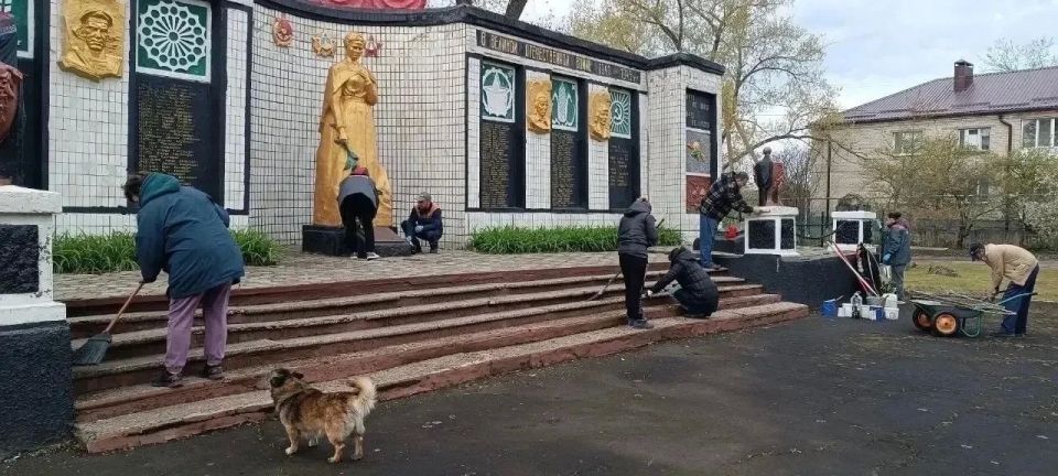 Антон Колодин: Поддержка подшефных территорий — это не разовая акция, а постоянная, ежедневная работа Антон Колодин: Поддержка подшефных территорий — это не разовая акция, а постоянная, ежедневная работа