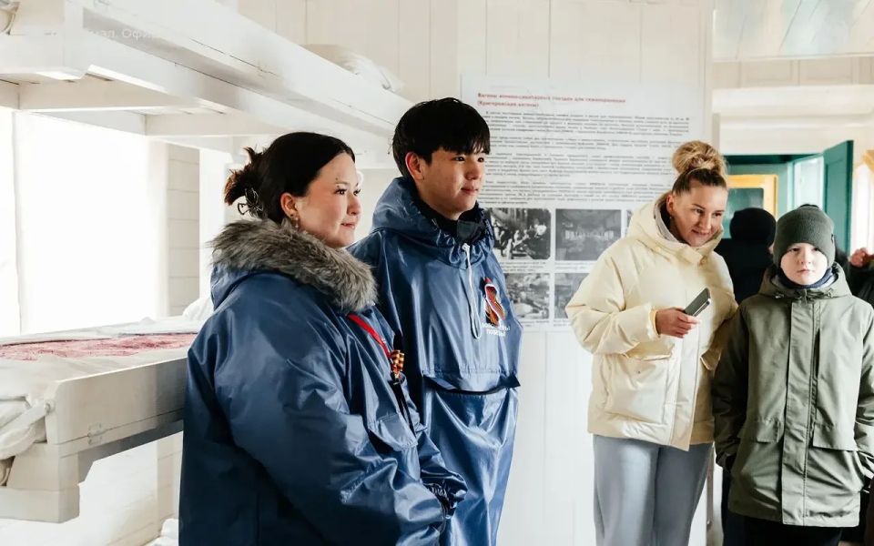 В Ноябрьск прибыл ретропоезд «Эшелон Победы» В Ноябрьск прибыл ретропоезд «Эшелон Победы»