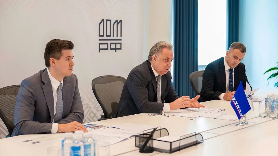 Дмитрий Артюхов и Виталий Мутко обсудили строительство школ и детских садов на Ямале с привлечением инструментов ДОМ.РФ Дмитрий Артюхов и Виталий Мутко обсудили строительство школ и детских садов на Ямале с привлечением инструментов ДОМ.РФ