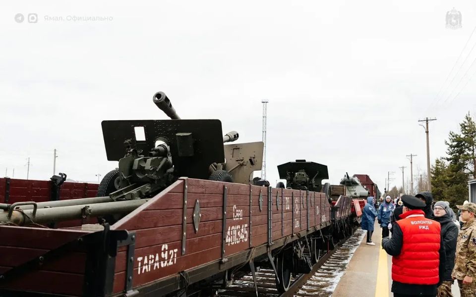 В Ноябрьск прибыл ретропоезд «Эшелон Победы» В Ноябрьск прибыл ретропоезд «Эшелон Победы»