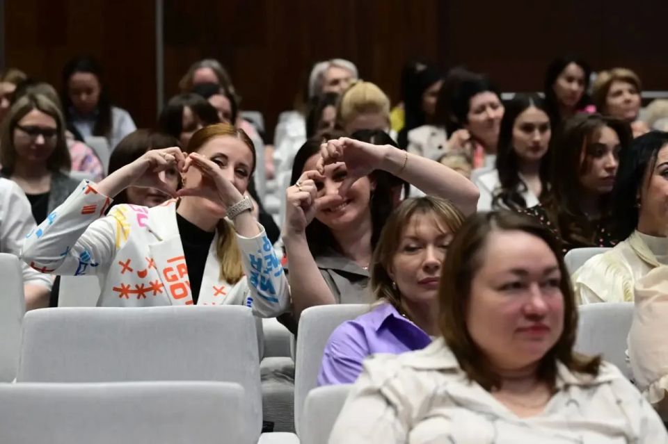 В Новом Уренгое состоялся Всероссийский форум для педагогов и родителей В Новом Уренгое состоялся Всероссийский форум для педагогов и родителей