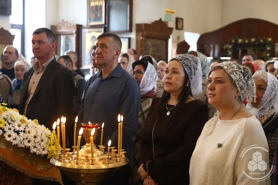 В Свято-Никольском храме Надыма прошли праздничная Божественная литургия и крестный ход, посвящённые памяти Святителя Николая Чудотворца В Свято-Никольском храме Надыма прошли праздничная Божественная литургия и крестный ход, посвящённые памяти Святителя Николая Чудотворца