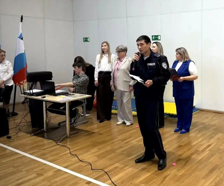 Губкинские автоинспекторы приняли участие в торжественных линейках, посвященных окончанию учебного года Губкинские автоинспекторы приняли участие в торжественных линейках, посвященных окончанию учебного года