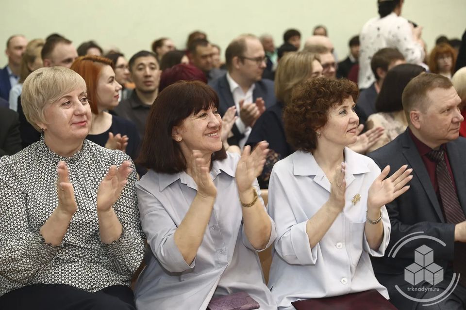 В школах Надымского района прозвенел последний звонок В школах Надымского района прозвенел последний звонок