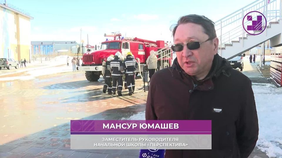 Проверка на готовность. На днях тазовские огнеборцы провели пожарно-тактические учения — отработали действия при возгорании во втором корпусе начальной школы «Перспектива»