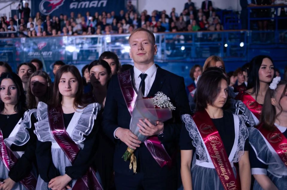 По всему Ямалу сегодня прозвенели последние звонки По всему Ямалу сегодня прозвенели последние звонки