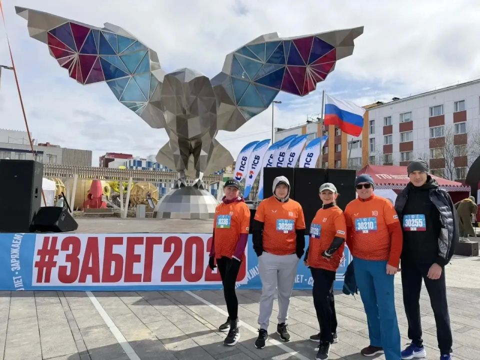 #НиДняБезДвижения . Пока одни проводят выходные дома, наши коллеги продолжают активно заряжаться спортом и движением В Салехарде сотрудники играют в баскетбол и продолжают осваивать гребной спорт #НиДняБезДвижения . Пока одни проводят выходные дома, наши коллеги продолжают активно заряжаться спортом и движением В Салехарде сотрудники играют в баскетбол и продолжают осваивать гребной спорт