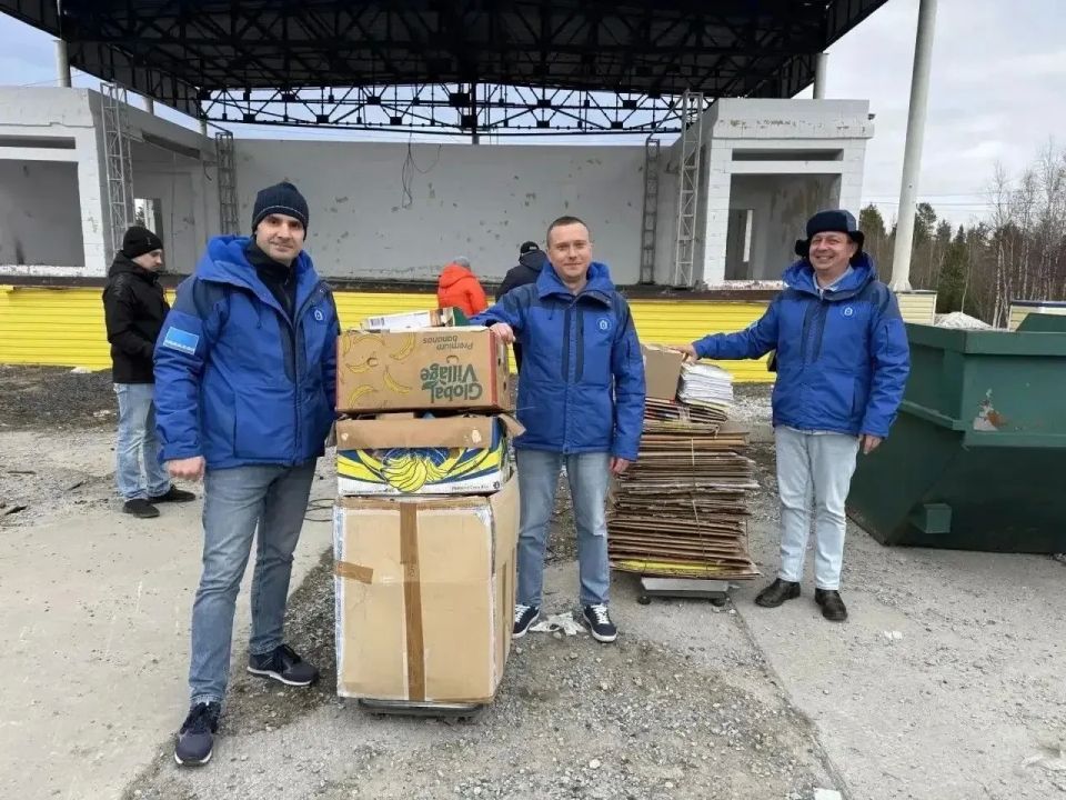 #НиДняБезДвижения . Пока одни проводят выходные дома, наши коллеги продолжают активно заряжаться спортом и движением В Салехарде сотрудники играют в баскетбол и продолжают осваивать гребной спорт #НиДняБезДвижения . Пока одни проводят выходные дома, наши коллеги продолжают активно заряжаться спортом и движением В Салехарде сотрудники играют в баскетбол и продолжают осваивать гребной спорт