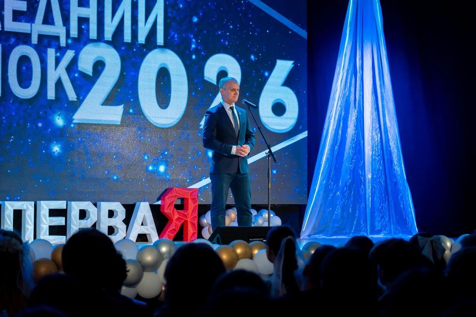 Алексей Титовский: Сегодня по всему городу звенят последние звонки - и это, наверное, самый трогательный момент, который мы, взрослые, каждый раз проживаем заново Алексей Титовский: Сегодня по всему городу звенят последние звонки - и это, наверное, самый трогательный момент, который мы, взрослые, каждый раз проживаем заново