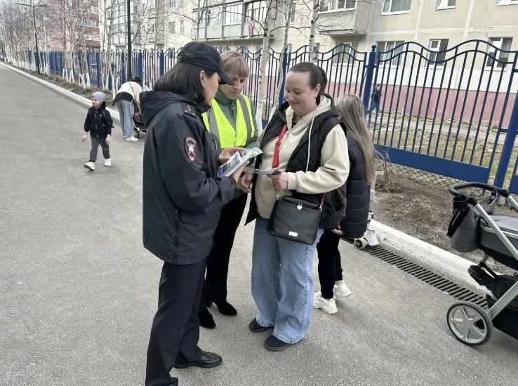ГИБДД и родительская общественность Муравленко проводят беседы для повышения безопасности детей на дорогах ГИБДД и родительская общественность Муравленко проводят беседы для повышения безопасности детей на дорогах