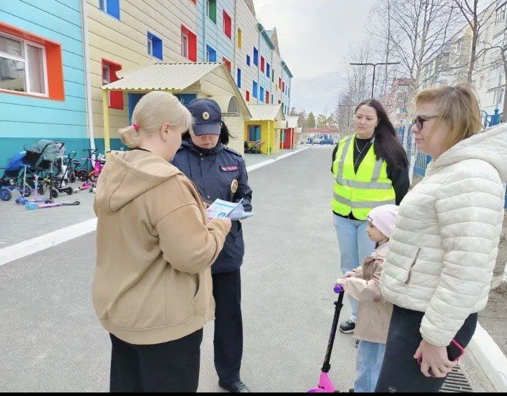 ГИБДД и родительская общественность Муравленко проводят беседы для повышения безопасности детей на дорогах ГИБДД и родительская общественность Муравленко проводят беседы для повышения безопасности детей на дорогах