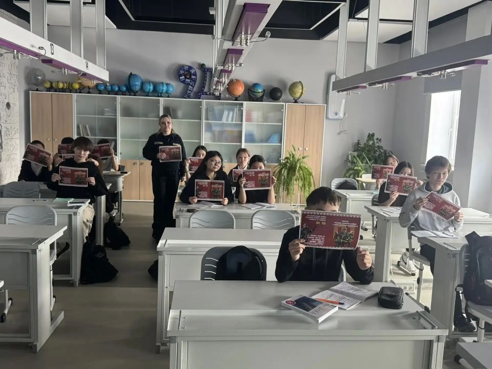 В посёлке Тазовский и селе Гыда — самом отдаленном населенном пункте района — прошли профориентационные уроки для восьмиклассников В посёлке Тазовский и селе Гыда — самом отдаленном населенном пункте района — прошли профориентационные уроки для восьмиклассников