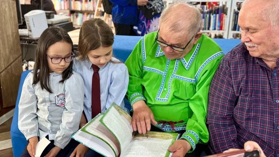 В Салехарде презентовали «Сказки дедушки Ивана» В Салехарде презентовали «Сказки дедушки Ивана»
