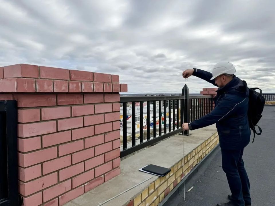 В Салехарде возводят девятиэтажный жилой дом В Салехарде возводят девятиэтажный жилой дом