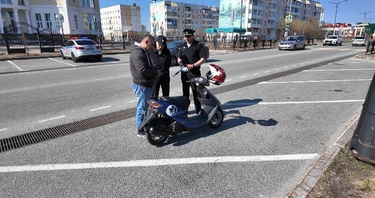 Автоинспекторы Муравленко провели профилактические беседы с водителями: акцент на безопасности юных мотоциклистов Автоинспекторы Муравленко провели профилактические беседы с водителями: акцент на безопасности юных мотоциклистов