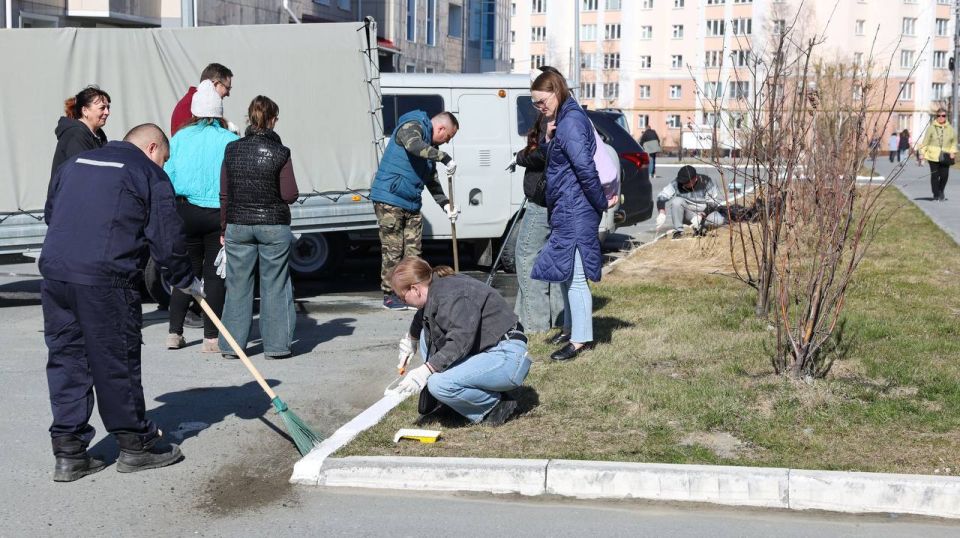 В Салехарде прошёл Всероссийский субботник В Салехарде прошёл Всероссийский субботник