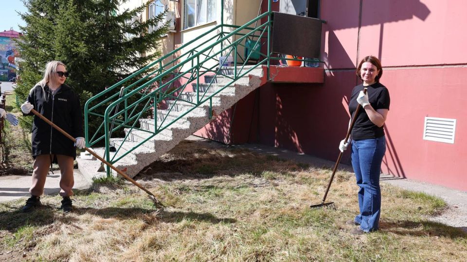 В Салехарде прошёл Всероссийский субботник В Салехарде прошёл Всероссийский субботник