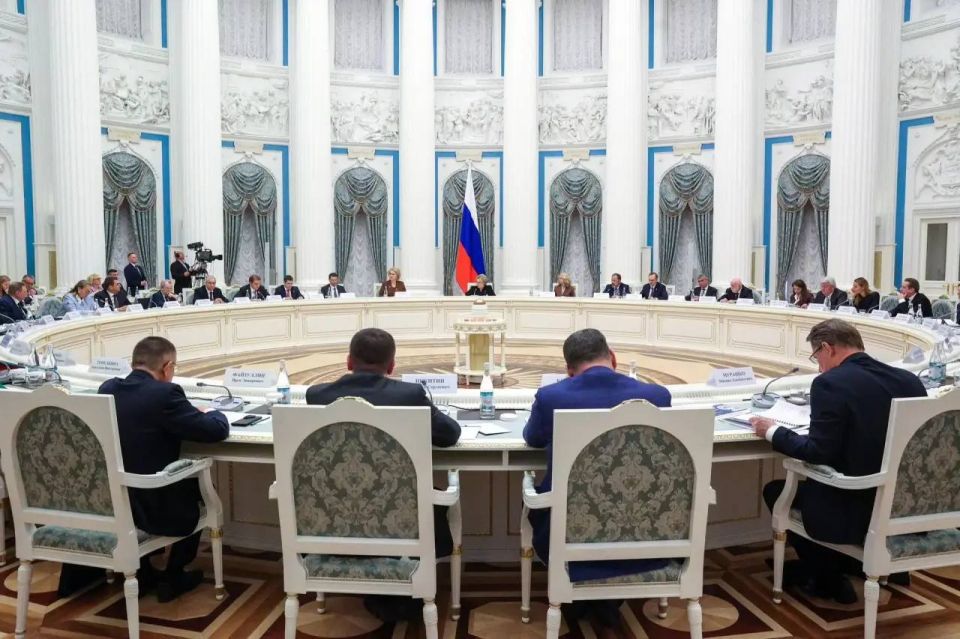 Дмитрий Артюхов предложил усилить роль крупного бизнеса в поддержке семей Дмитрий Артюхов предложил усилить роль крупного бизнеса в поддержке семей