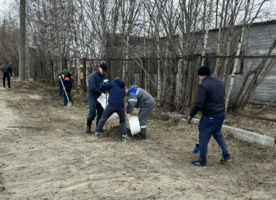 Проведение субботника в 1 пожарно-спасательном отряде Проведение субботника в 1 пожарно-спасательном отряде