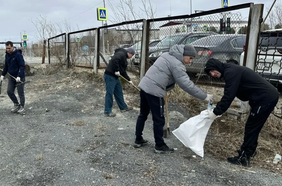 Проведение субботника в 1 пожарно-спасательном отряде Проведение субботника в 1 пожарно-спасательном отряде