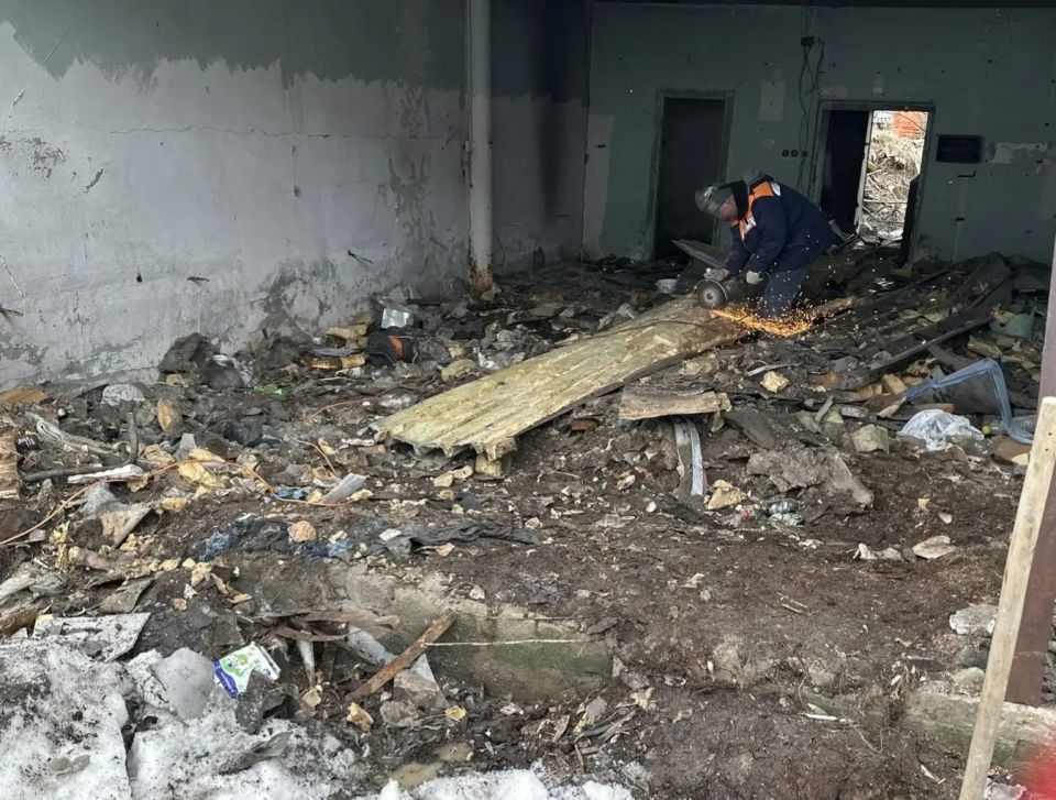 Проведение субботника в 1 пожарно-спасательном отряде Проведение субботника в 1 пожарно-спасательном отряде