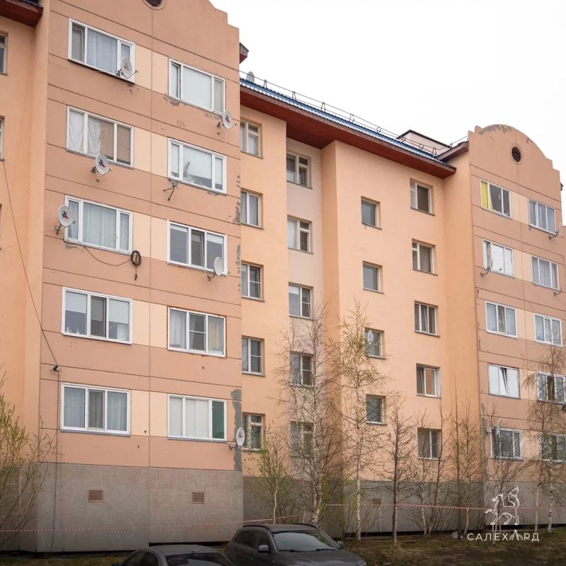 В Салехарде начали капремонт фасада дома на ул. Гаврюшина