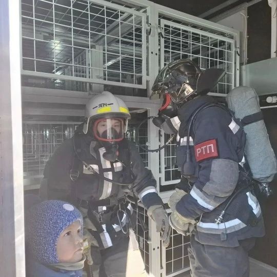 На территории пожарной части села Яр-Сале состоялось профилактическое мероприятие для многодетных семей