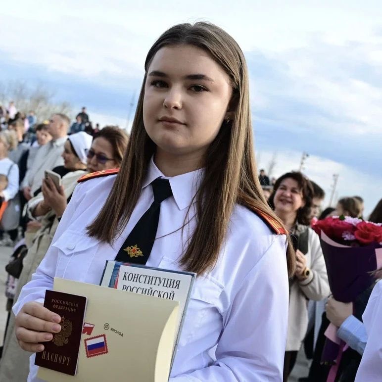 Сегодня в парке «Дружба» было торжественно, ярко и очень весело Сегодня в парке «Дружба» было торжественно, ярко и очень весело