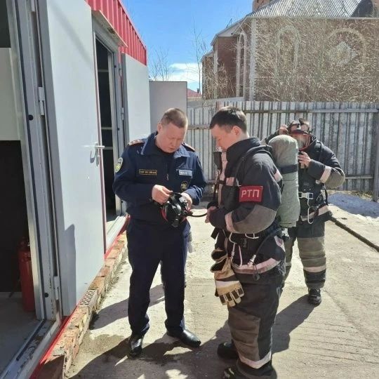 На территории пожарной части села Яр-Сале состоялось профилактическое мероприятие для многодетных семей На территории пожарной части села Яр-Сале состоялось профилактическое мероприятие для многодетных семей