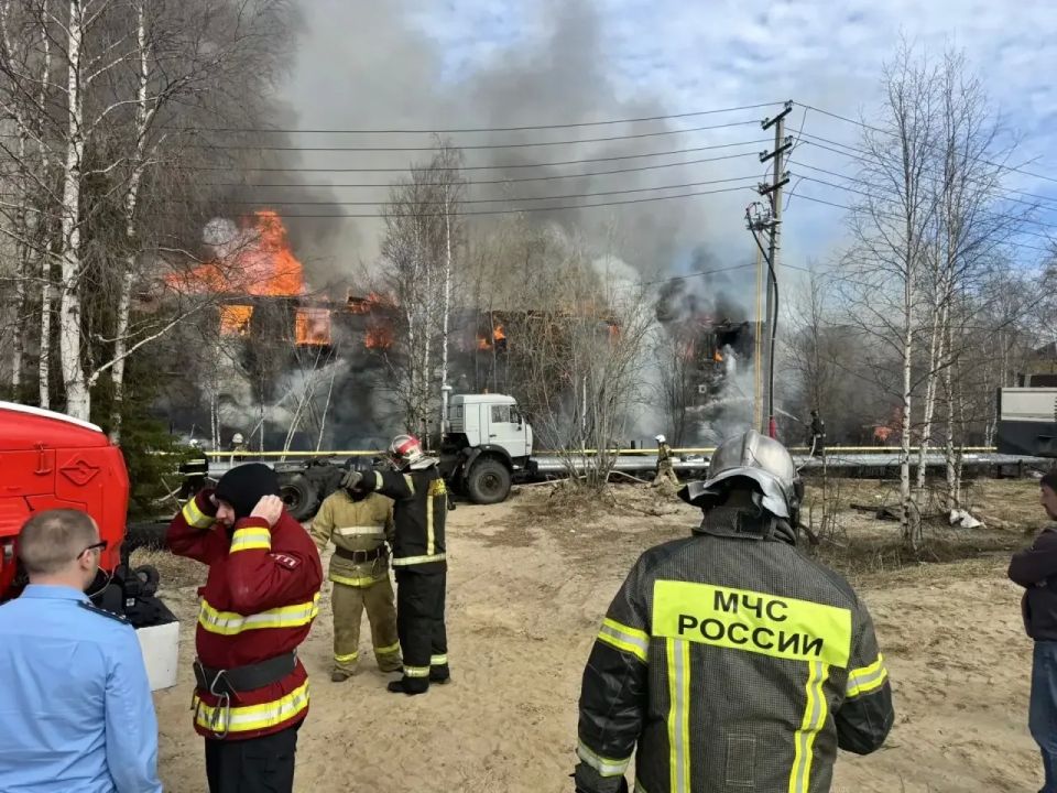 Прокуратура Пуровского района организовала проверку по факту пожара в многоквартирном доме по ул. Водников г. Тарко-Сале