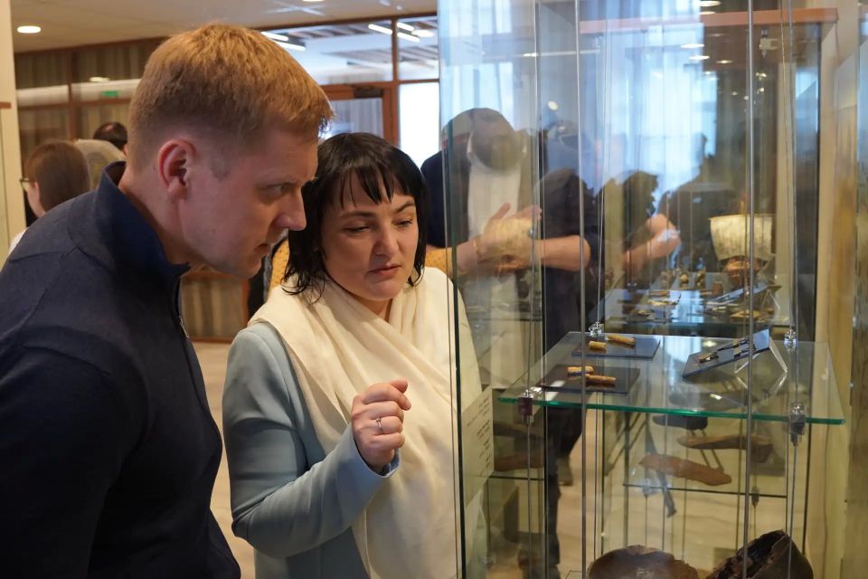 Связь времен: архивисты Ямала посетили выставку «Мангазея: 400 лет легенды» Связь времен: архивисты Ямала посетили выставку «Мангазея: 400 лет легенды»