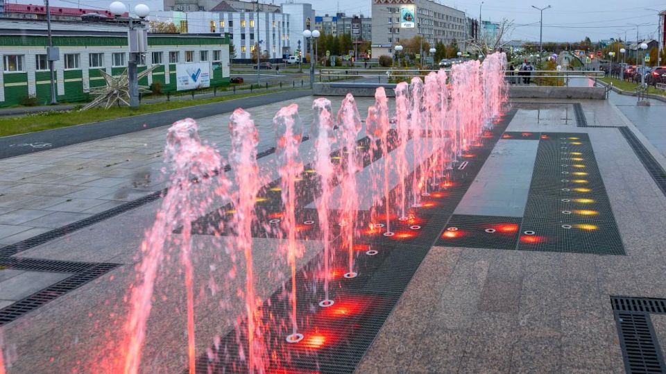 На Ямале всего 15 фонтанов, но некоторые из них внесены в Книгу рекордов России и созданы профессиональными мастерами На Ямале всего 15 фонтанов, но некоторые из них внесены в Книгу рекордов России и созданы профессиональными мастерами