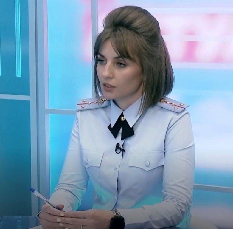 Инспектор ОГИБДД ОМВД России «Губкинское» капитан полиции Дарья Манухина приняла участие в программе «Актуальное интервью»