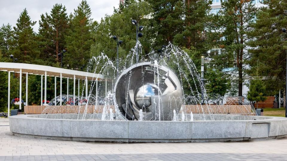 На Ямале всего 15 фонтанов, но некоторые из них внесены в Книгу рекордов России и созданы профессиональными мастерами На Ямале всего 15 фонтанов, но некоторые из них внесены в Книгу рекордов России и созданы профессиональными мастерами