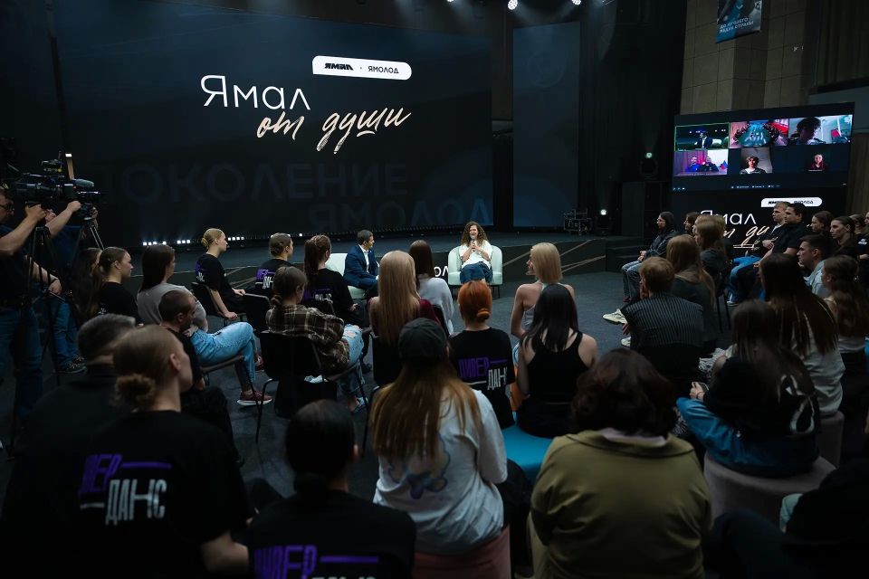 Дмитрий Артюхов: Встретился с нашей творческой молодёжью Дмитрий Артюхов: Встретился с нашей творческой молодёжью