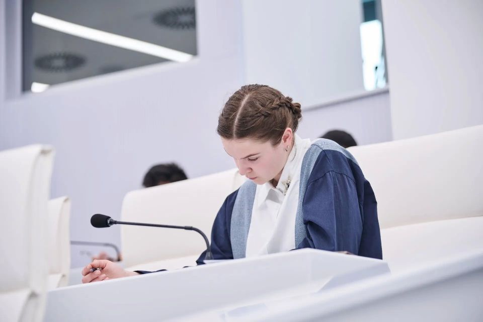 Ямальские чиновники написали пробный ЕГЭ по русскому языку Ямальские чиновники написали пробный ЕГЭ по русскому языку