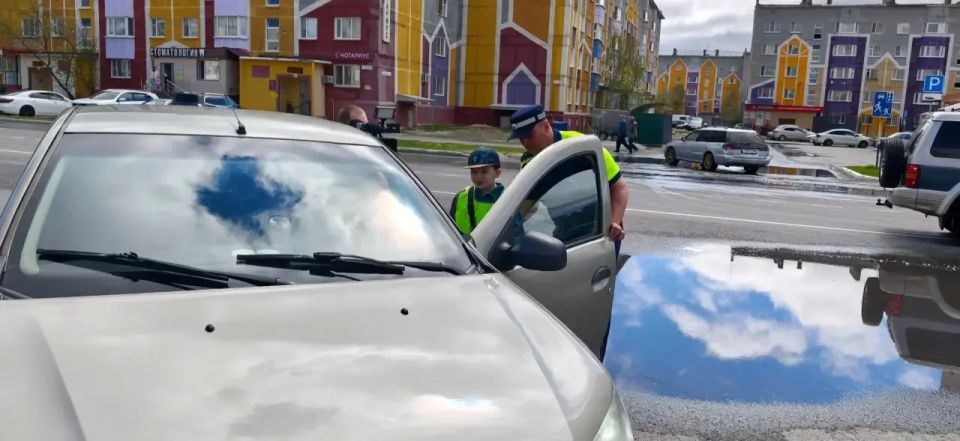 5 июня в рамках запланированных мероприятий по повышению осведомлённости детей о Правилах дорожного движения, а также в преддверии 90летия со дня образования Госавтоинспекции сотрудники надымской полиции организовали... 5 июня в рамках запланированных мероприятий по повышению осведомлённости детей о Правилах дорожного движения, а также в преддверии 90летия со дня образования Госавтоинспекции сотрудники надымской полиции организовали...