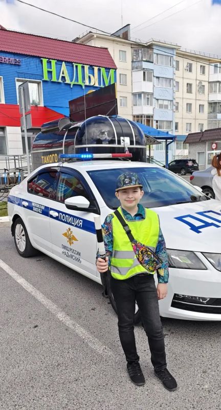 5 июня в рамках запланированных мероприятий по повышению осведомлённости детей о Правилах дорожного движения, а также в преддверии 90летия со дня образования Госавтоинспекции сотрудники надымской полиции организовали... 5 июня в рамках запланированных мероприятий по повышению осведомлённости детей о Правилах дорожного движения, а также в преддверии 90летия со дня образования Госавтоинспекции сотрудники надымской полиции организовали...
