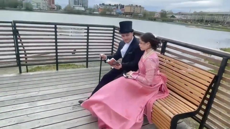 «Я помню чудное мгновенье…»: салехардцы посвятили вечер «солнцу русской поэзии» «Я помню чудное мгновенье…»: салехардцы посвятили вечер «солнцу русской поэзии»